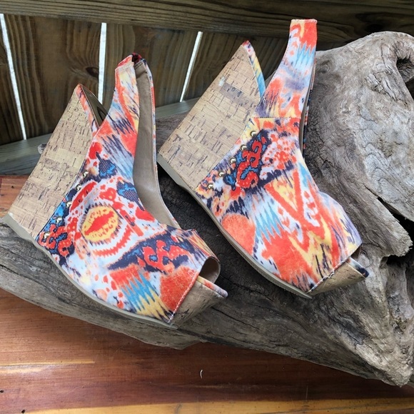 Guess Bright Multi Color Aztec Print Cork Wedges Size 6.5 - Picture 6 of 10